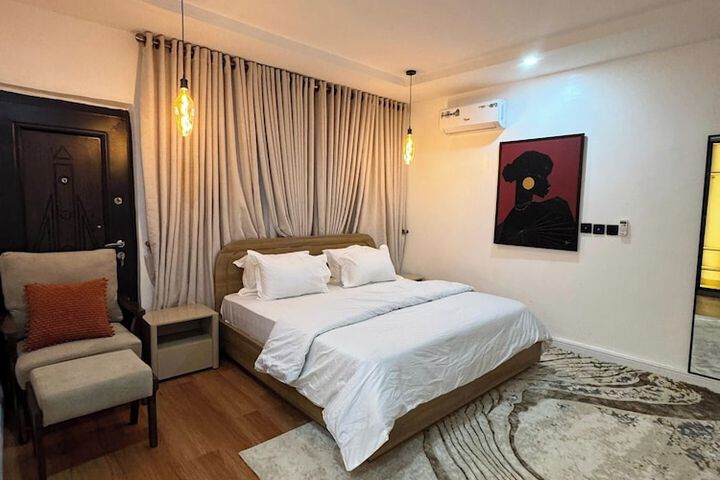 Room 10 of 27