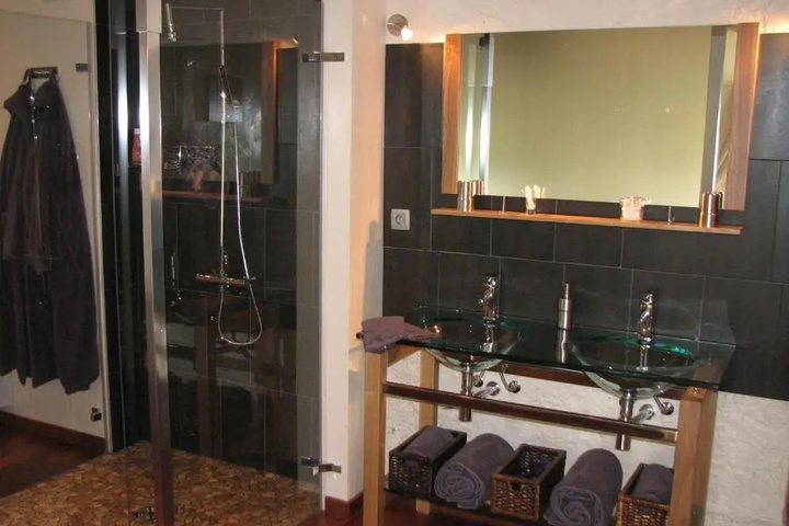 Room 8 of 26