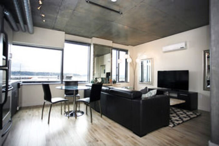 Room 6 of 15