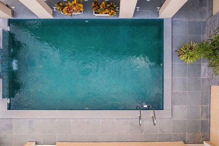 Pool 18 of 26