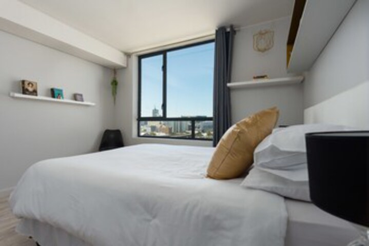 Room 10 of 16