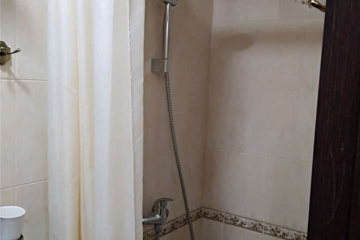 Room 9 of 18