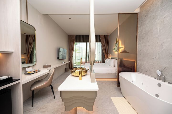 Room 15 of 77