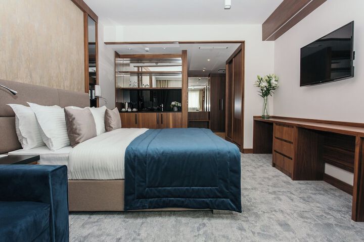 Room 28 of 65