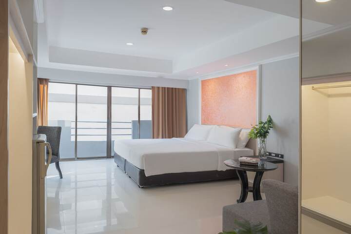 Room 10 of 26