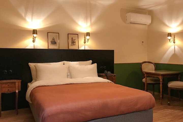 Room 6 of 63