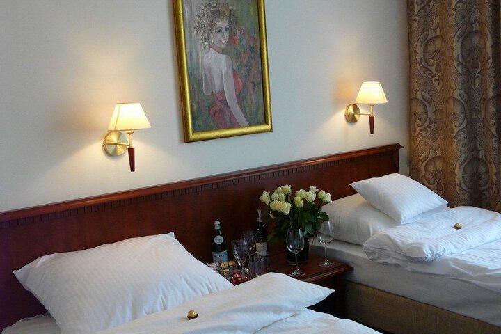 Room 10 of 86