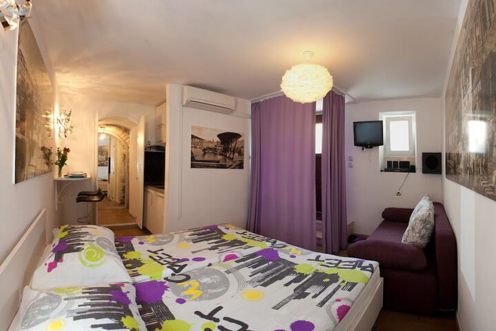 Room 7 of 67