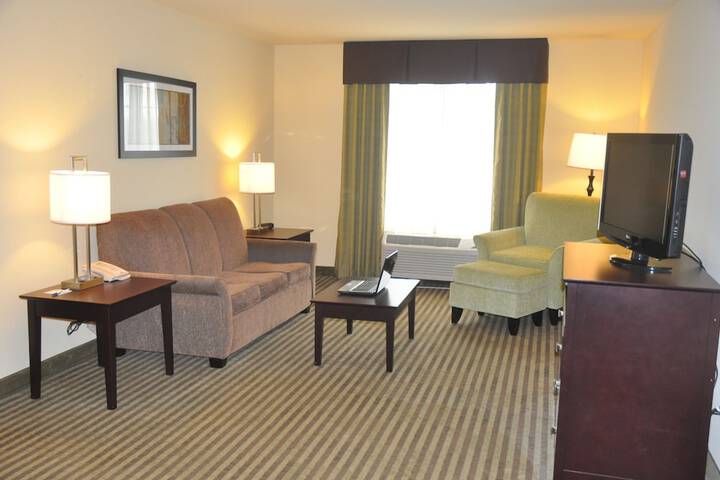 1 King Bed (1 of 16)