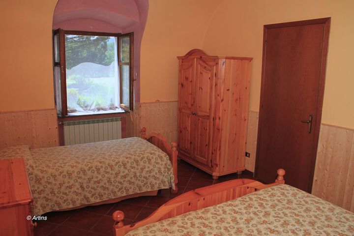 Room 12 of 37