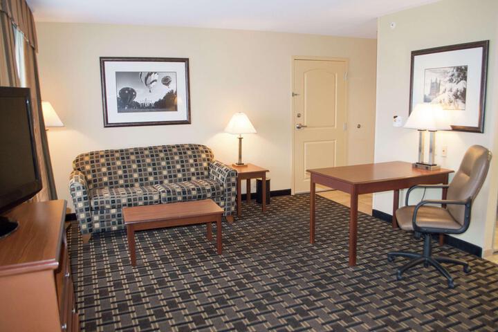 1 King Bed (4 of 19)
