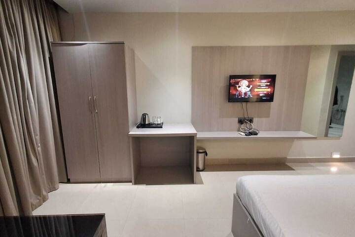Room 16 of 31