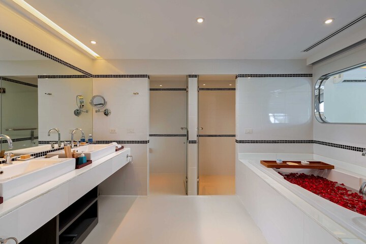 Room 40 of 48