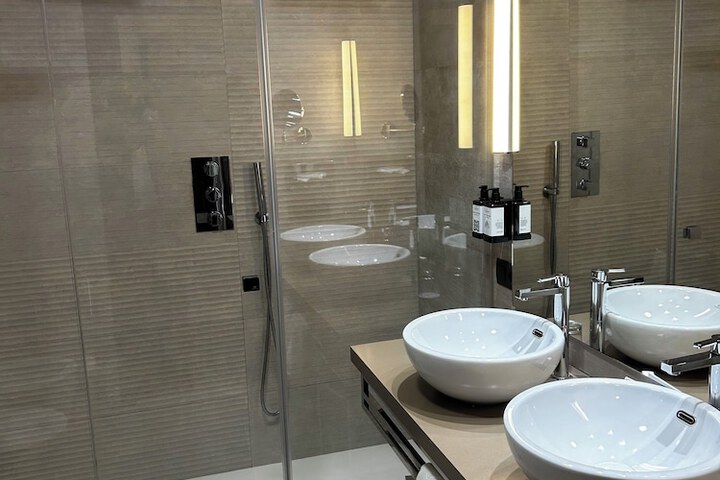 Room 6 of 49