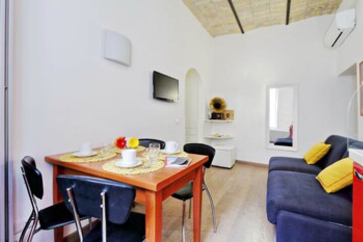 Room 12 of 32
