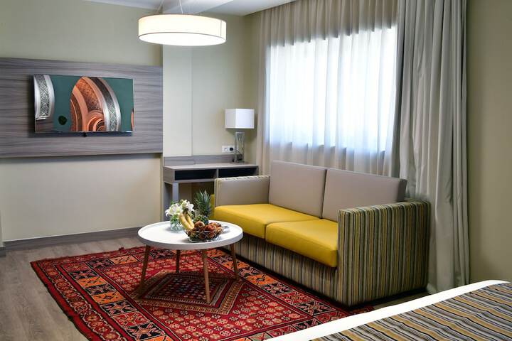 Room 11 of 37