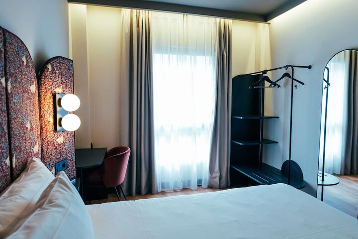 Room 18 of 87