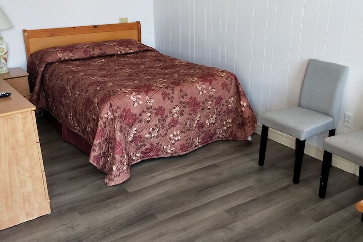 Room 8 of 43