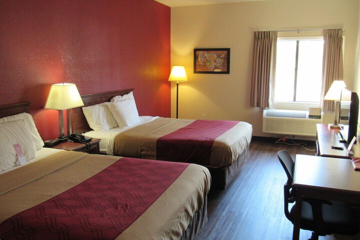 1 Queen Bed (14 of 18)
