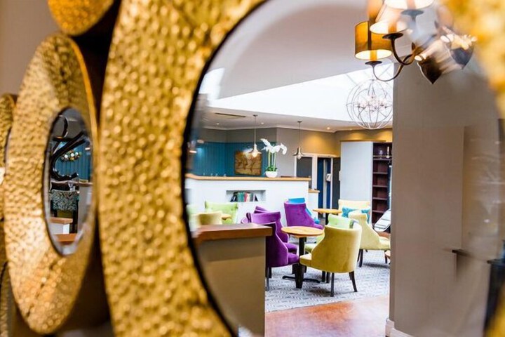 Lounge 95 of 123