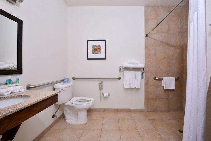 Room 5 of 77