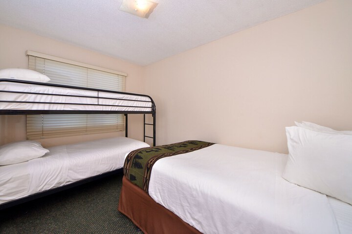 Room 11 of 43