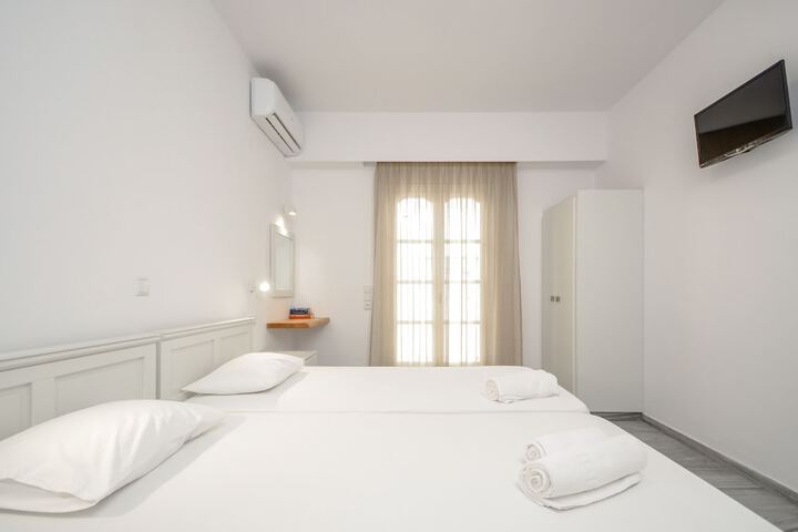 Room 44 of 107