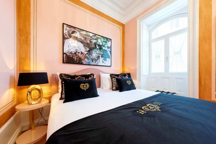 Room 4 of 44