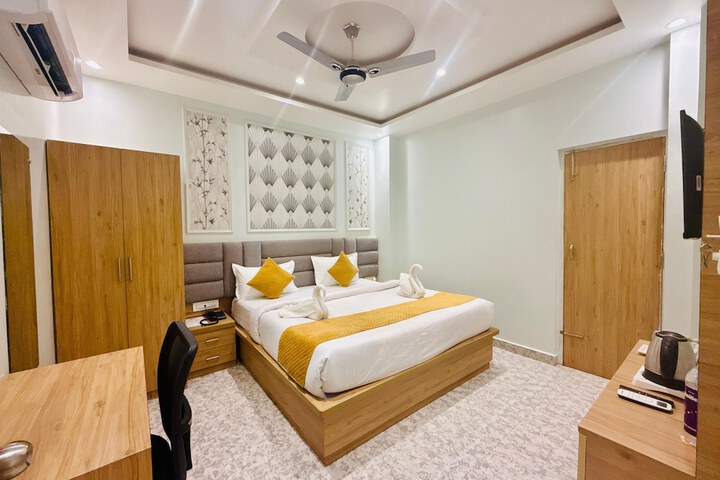 Room 10 of 28