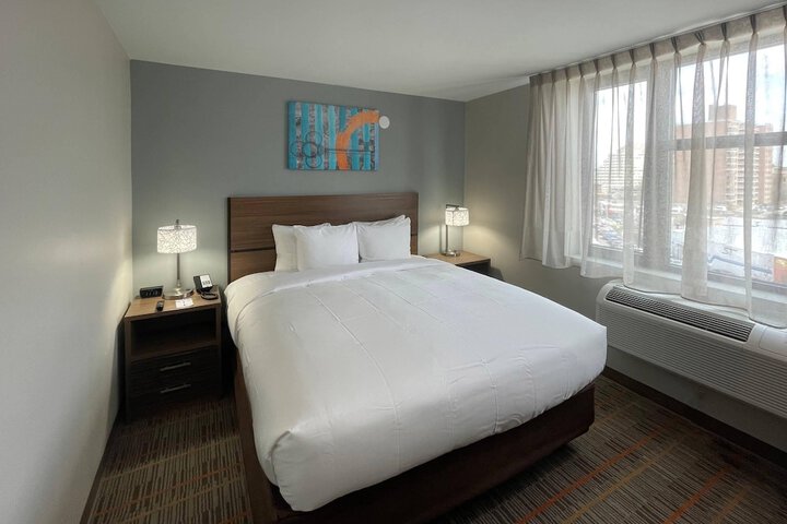 Room 8 of 28