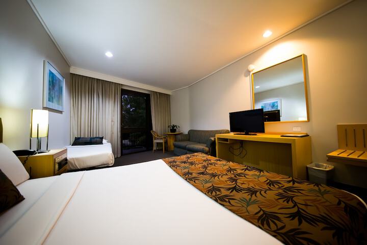 Room 8 of 32