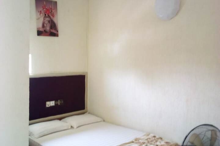 Room 14 of 33