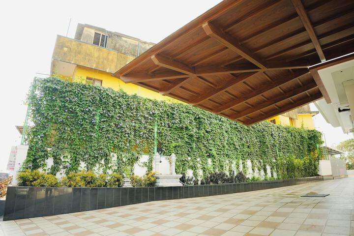 Hotel Exterior 87 of 94