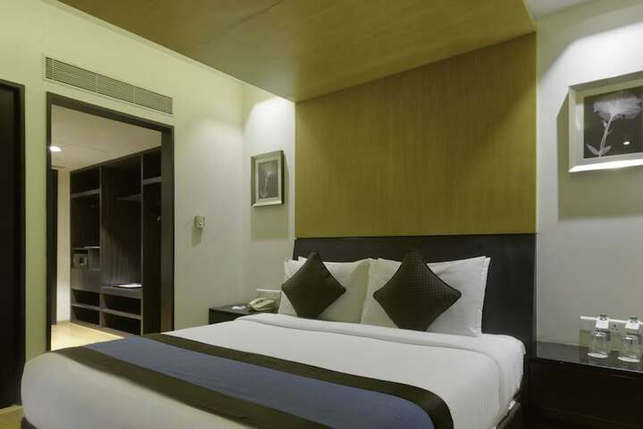 Room 8 of 35