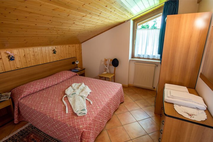 Room 6 of 24