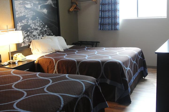 Room 9 of 32