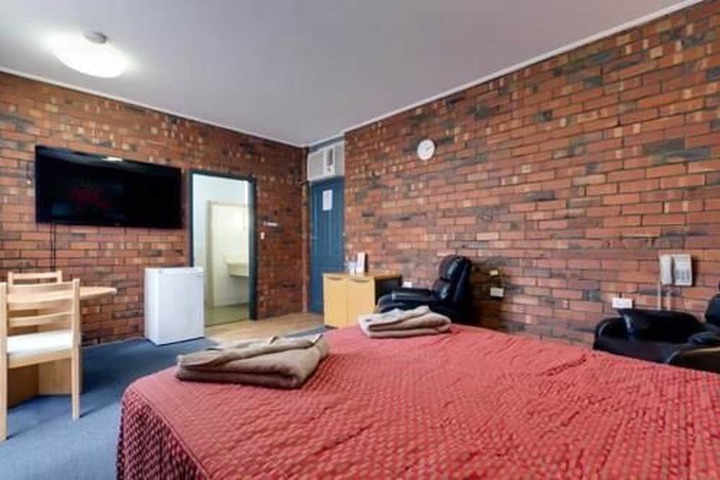Room 8 of 23