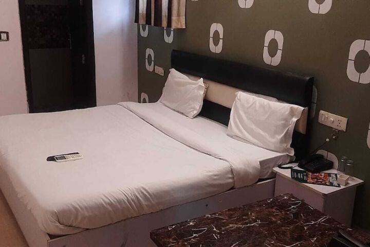 Room 3 of 8