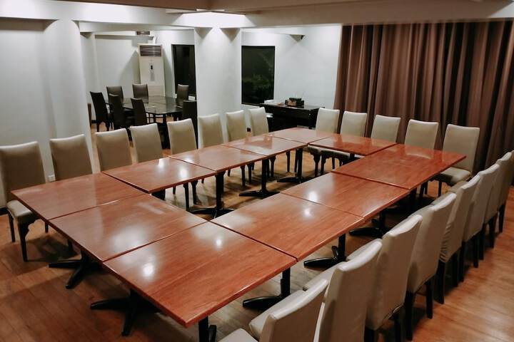 Business Center 22 of 27