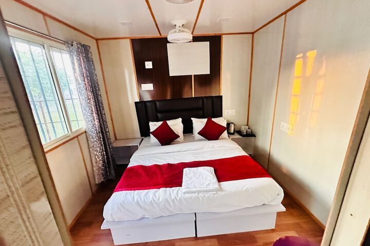 Room 9 of 27