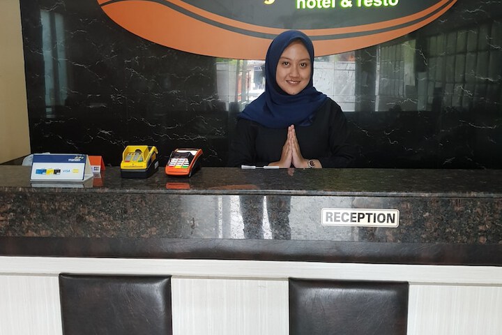 Check-in/check-out kiosk