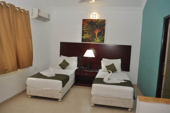 Room 10 of 33