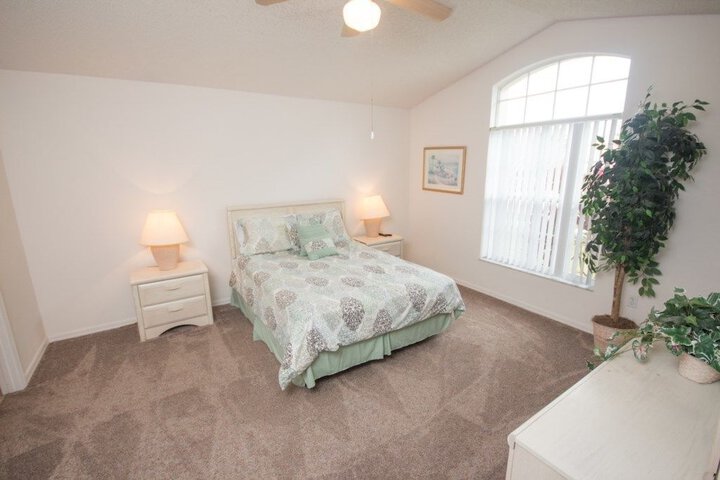 Room 4 of 16