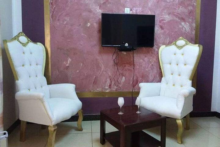 Room 5 of 9