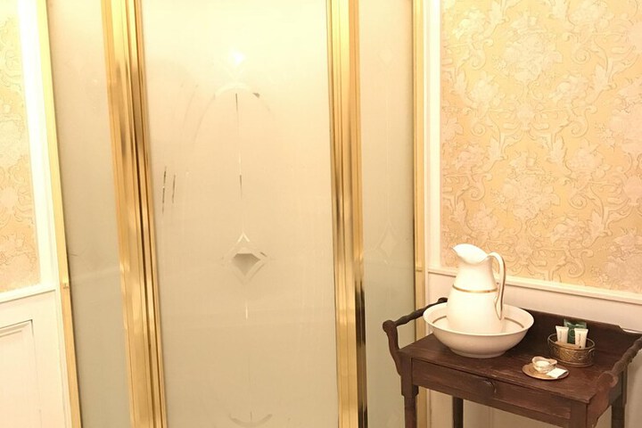 Room 48 of 84