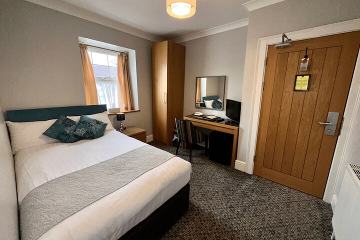 Room 28 of 77