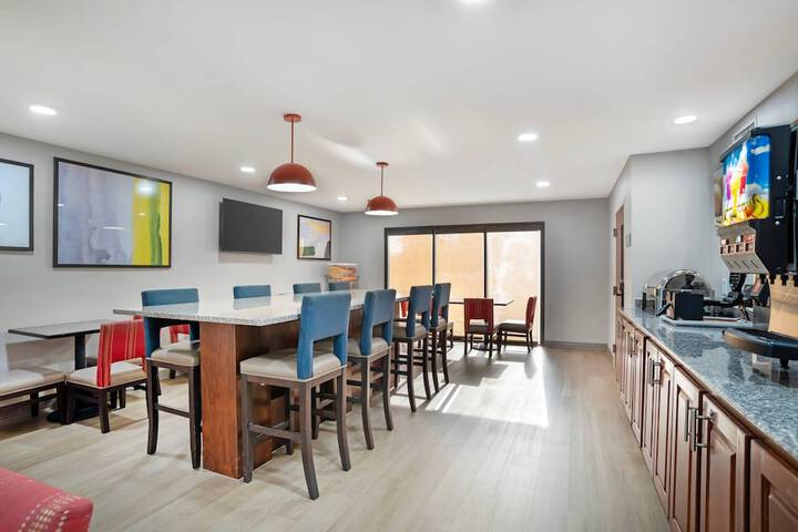 Breakfast/Coffee Service 34 of 39