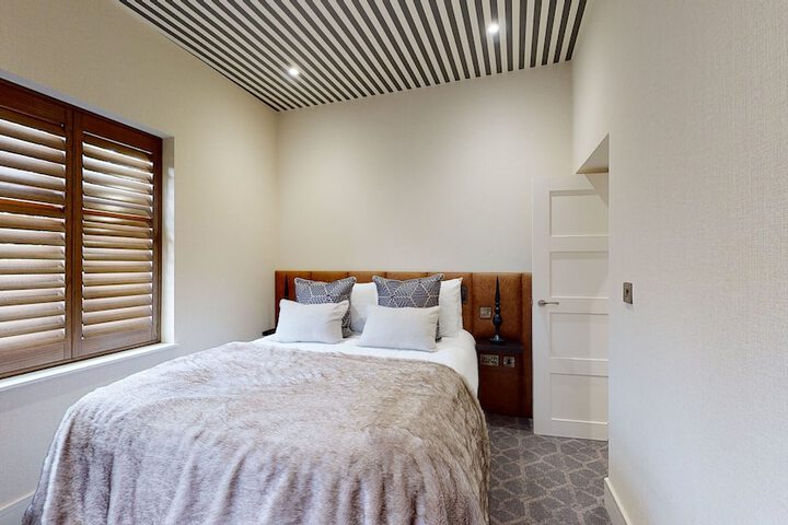 Room 4 of 36