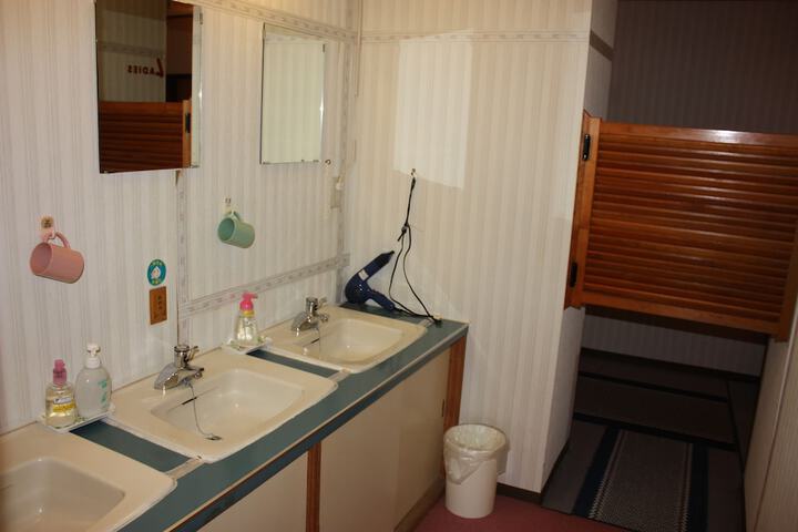 Room 20 of 77
