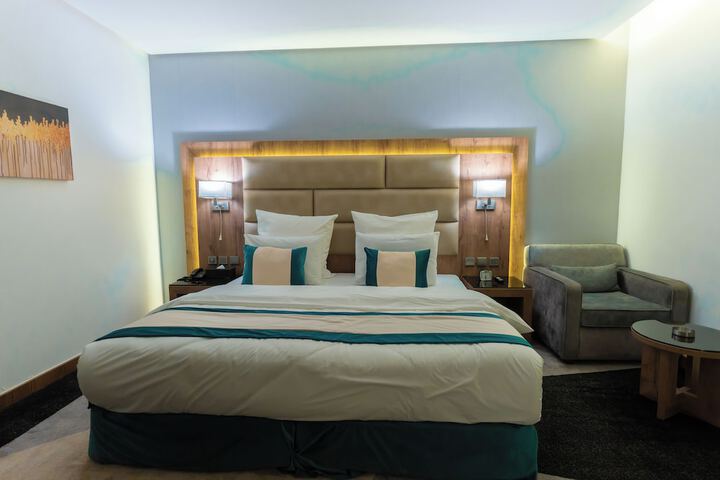 Room 6 of 30